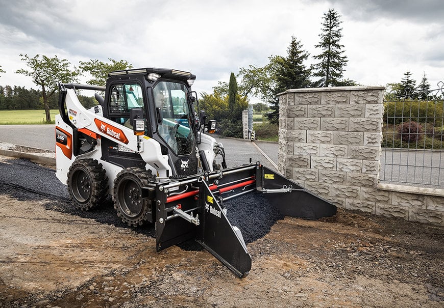 BOBCAT LANCE DE NOUVELLES BALAYEUSES À GODET COLLECTEUR